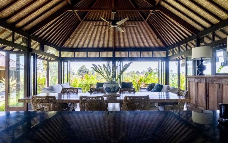 Private 4-Bedroom Villa in Kaba-Kaba, Bali | Quiet, luxurious living, 4-bed villa for rent in Seseh – photo 9 of 15