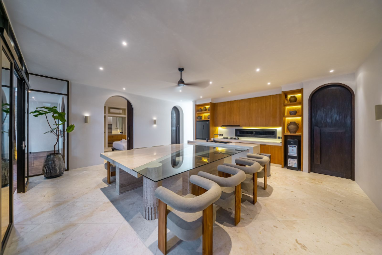 Lease Yearly Big Luxury Villa 4 Bedroom Berawa Canggu, 4-bed villa for rent in Canggu – photo 10 of 15