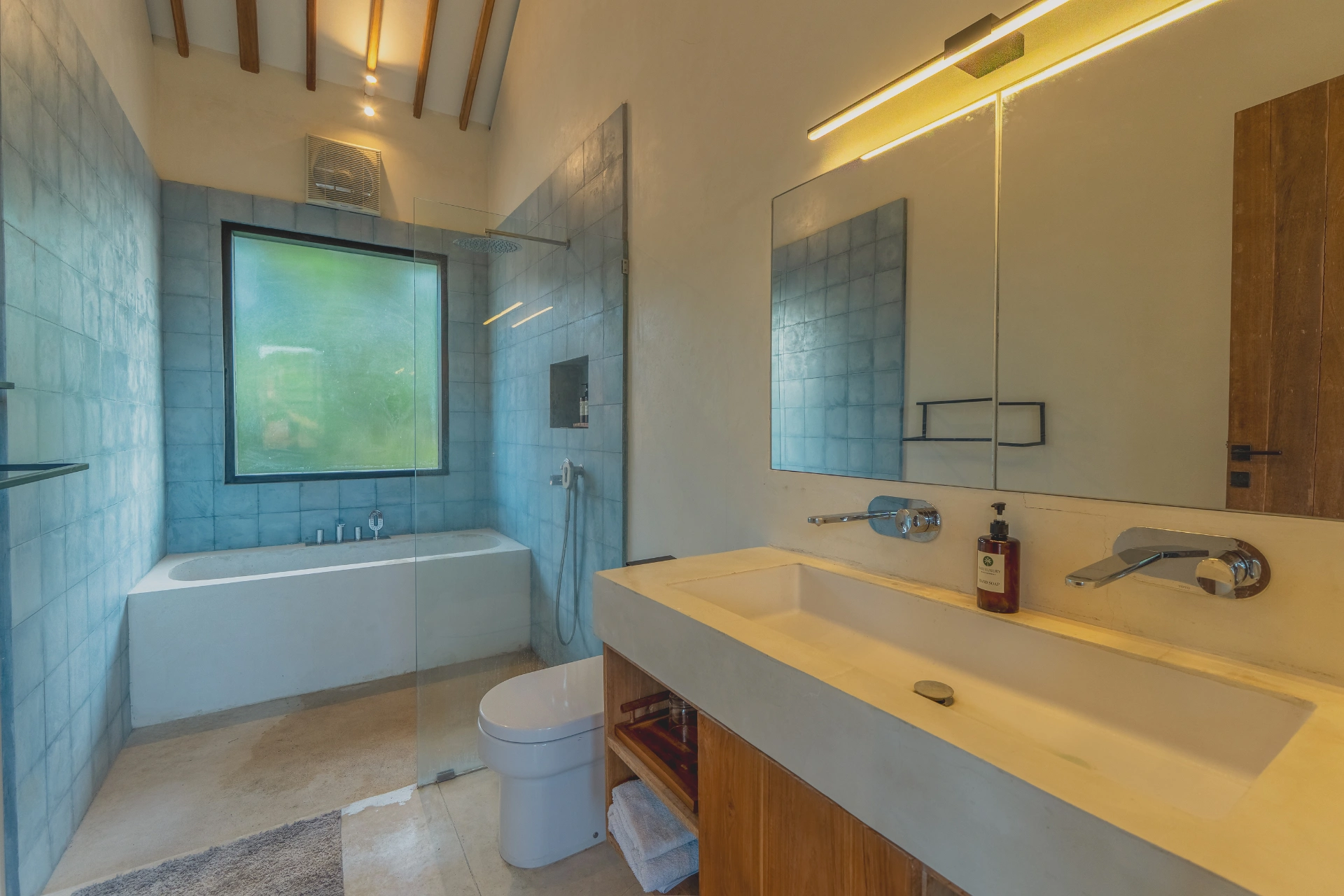 Tropical Luxury 5BR Villa in Canggu | Villa Kiki, 5-bed villa for rent in Canggu – photo 8 of 15