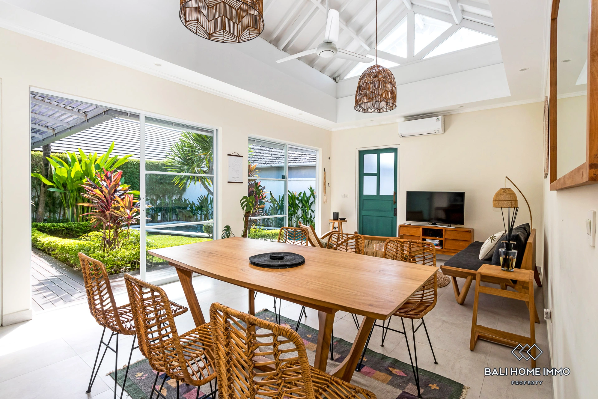3 Bedroom Minimalist Family Villa For Rent Monthly in Berawa, 3-bed villa for rent in Canggu – photo 6 of 13