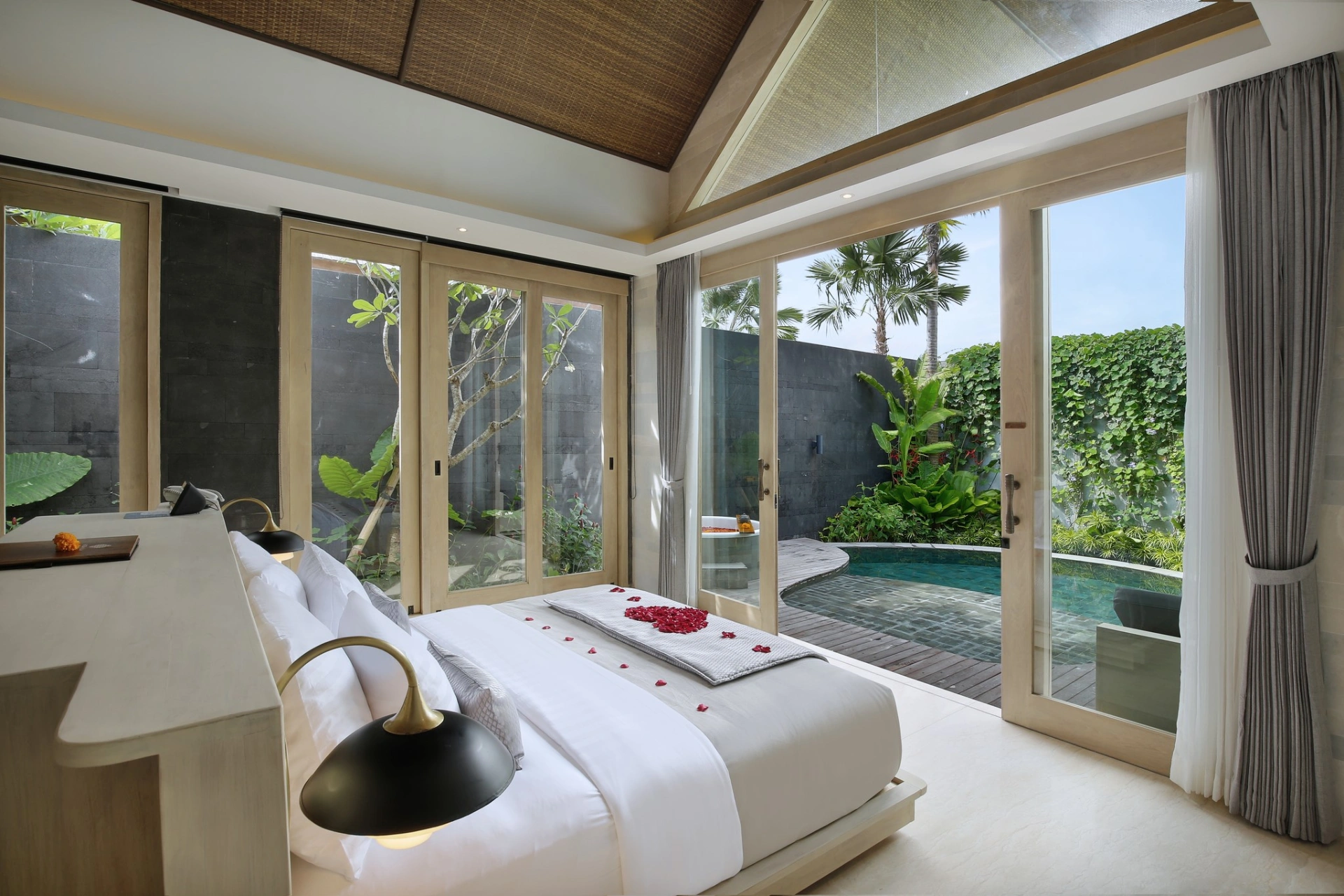 1 Bedroom Modern Luxury Villa in Canggu Padang Linjong, 1-bed villa for rent in Canggu – photo 5 of 15