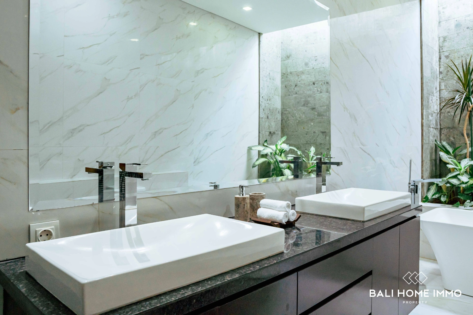Modern Tropical Luxury Villa for Rent & Sale in Balangan, 4-bed villa for rent in Uluwatu – photo 10 of 14