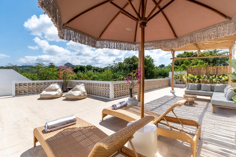 Brand New 1BR Villa + Guest Room with Sunset Rooftop, 2-bed villa for rent in Uluwatu – photo 2 of 15
