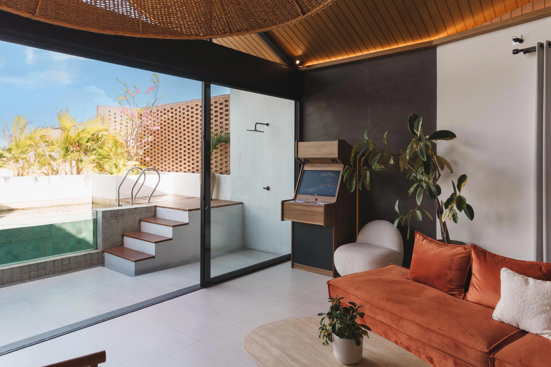 Makia Penthouse - Luxury 5BD Penthouse in the heart of Canggu, 5-bed villa for rent in Canggu – photo 12 of 15