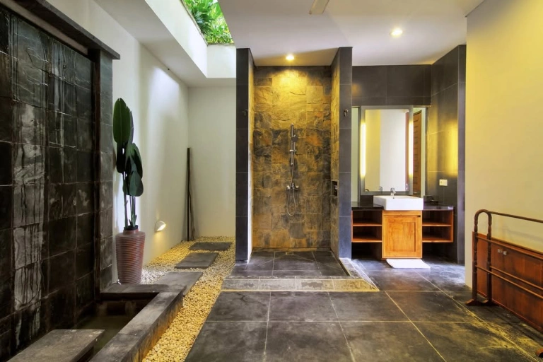 4 Bedroom Balinese Estate with Spectacular Jimbaran Bay View, 4-bed villa for rent in Uluwatu – photo 12 of 14