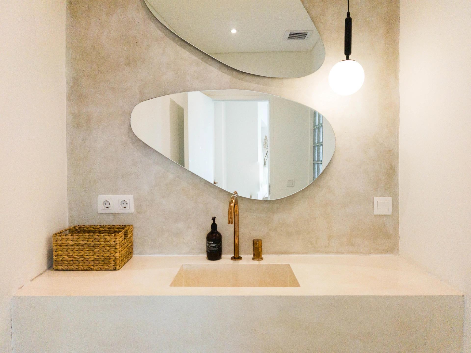 Elegant Modern Retreat in Heart of Berawa | The Cruise 31, 1-bed villa for rent in Canggu – photo 12 of 15