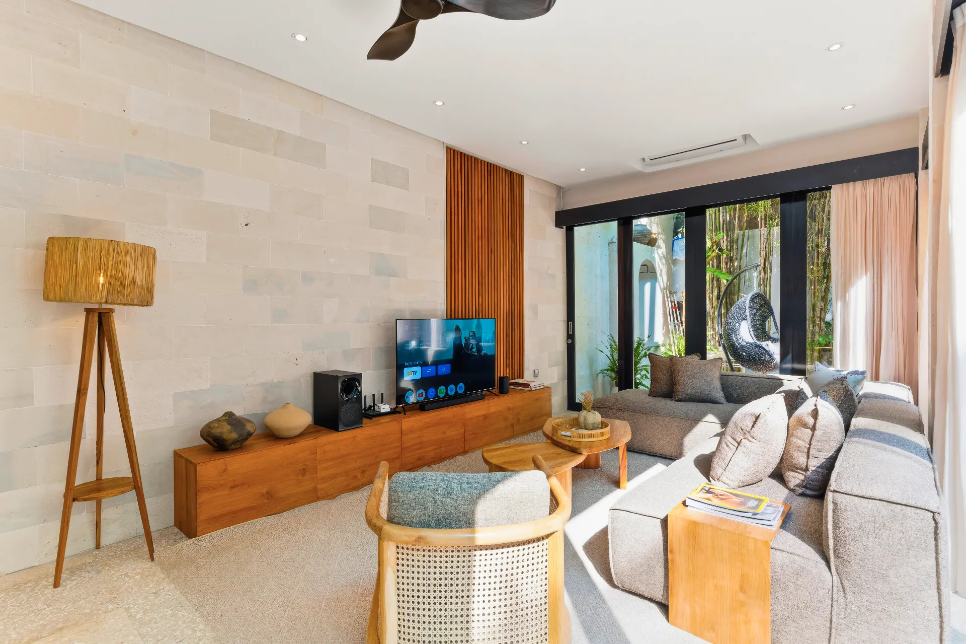 Luxury Villa in Berawa Beach 3BR - Villa Bellavera, 3-bed villa for rent in Canggu – photo 9 of 15