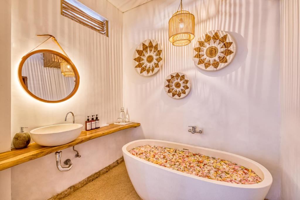 Villa For Rent Astana 9 Bed Pererenan,Canggu, 9-bed villa for rent in Pererenan – photo 2 of 14
