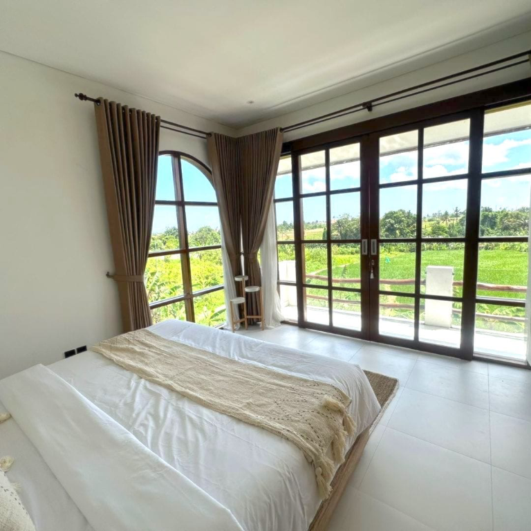 MONTHLY & YEARLY RENT Modern Tropical 2 BR Villa with Rice Field Views – Canggu, 2-bed villa for rent in Canggu – photo 3 of 5