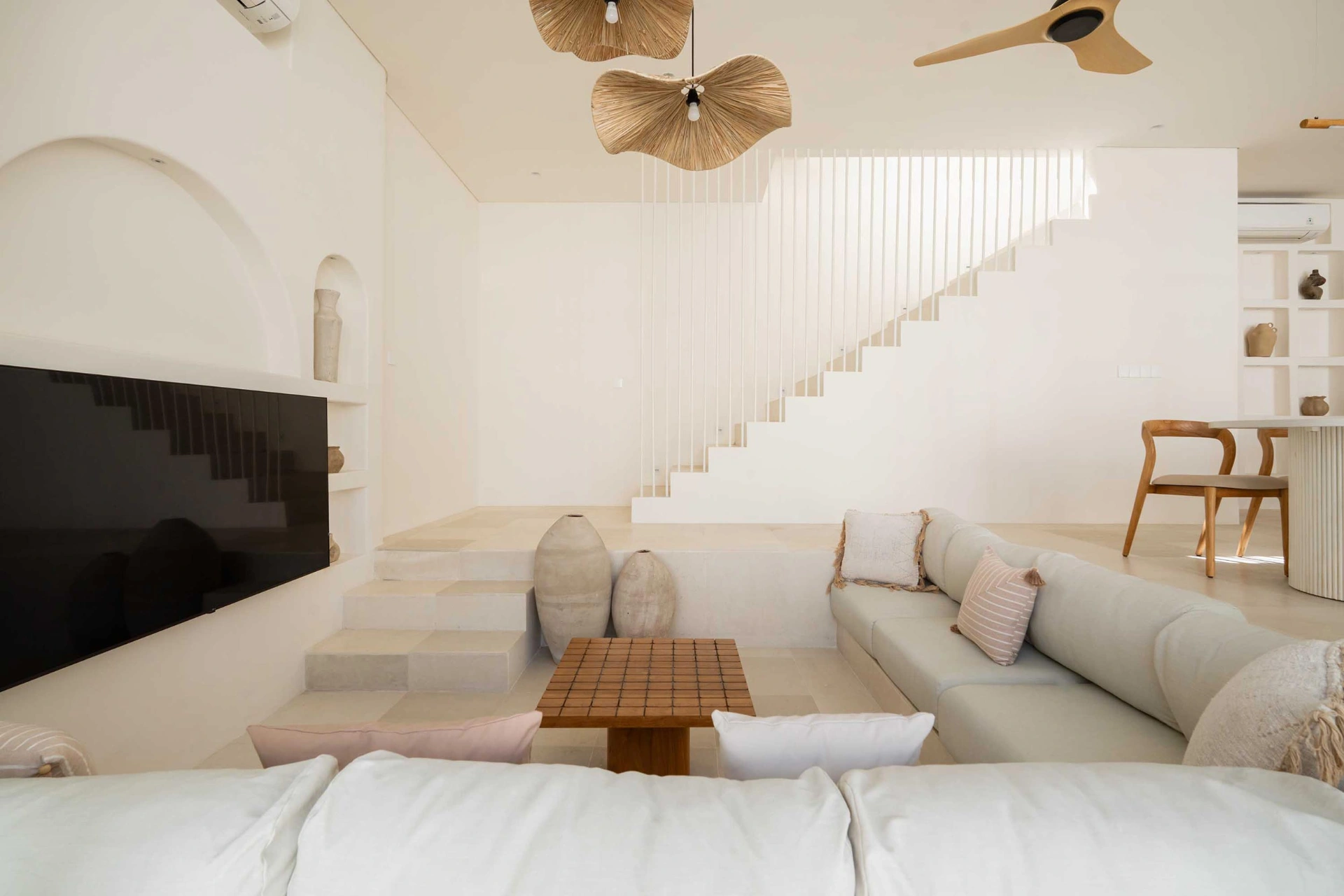 Tomar El Sol | Beautiful Mediterranean-style villa 2 BR, 2-bed villa for rent in Uluwatu – photo 2 of 14