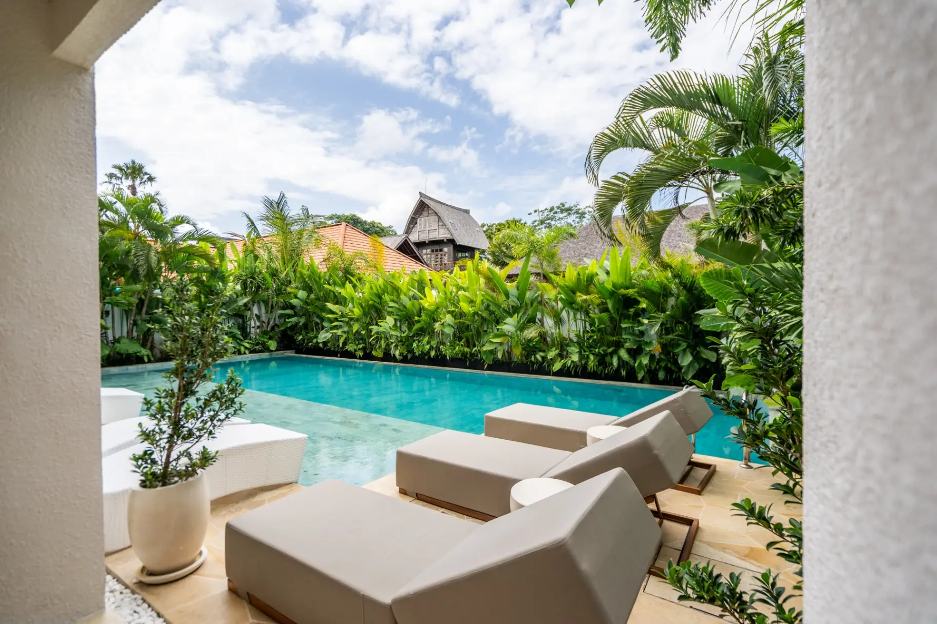 Sunny Muse Studio - Beachside 1BR Canggu | Rooftop Gym, Sauna & Pool, 1-bed villa for rent in Canggu – photo 5 of 15