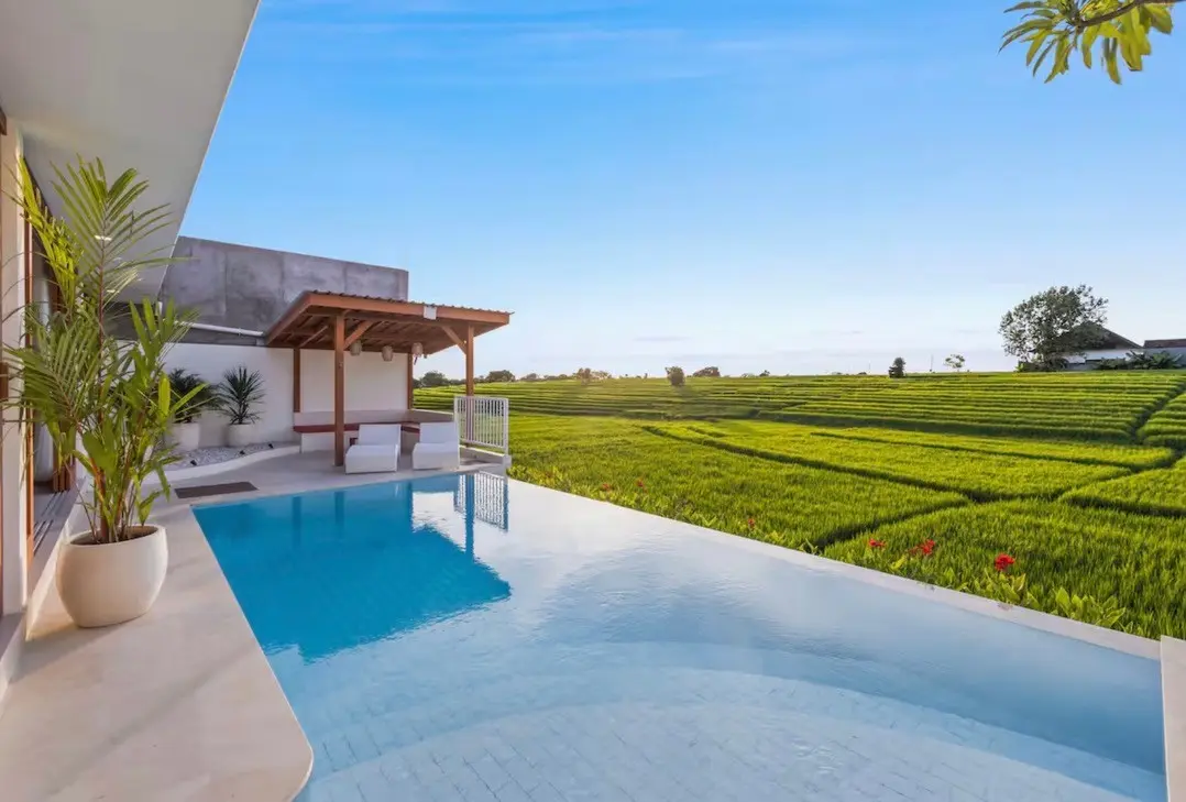 The R Villa Swantika - Rice Field Views, Walk to Obsidian Gym, 2-bed villa for rent in Pererenan – photo 3 of 15