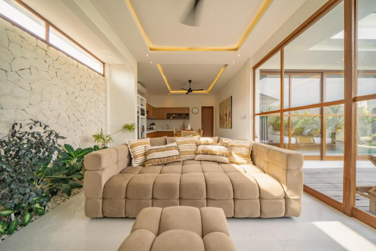 Stunning Pererenan Villa – Beach, Cafés & Canggu at Your Doorstep, 3-bed villa for rent in Pererenan – photo 3 of 15