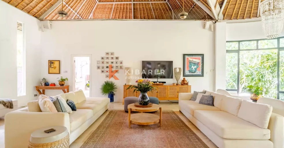 Relaxing Tropical Two Bedroom Villa with Garden Paradise in Umalas, 2-bed villa for rent in Seminyak – photo 9 of 15