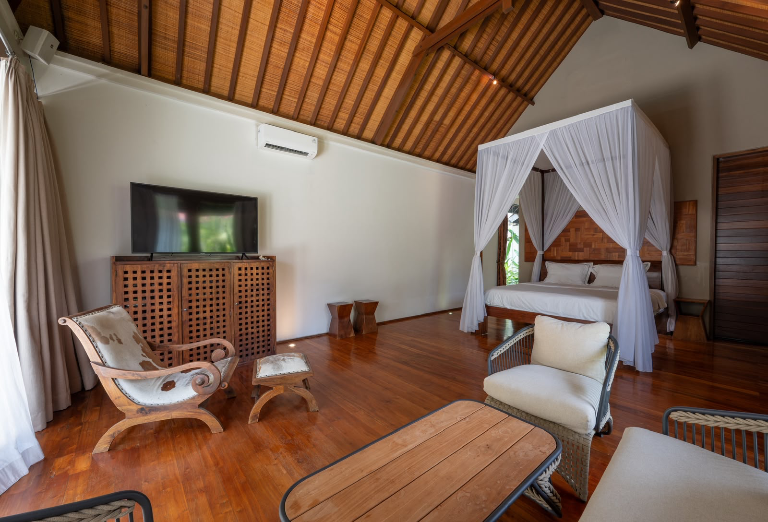 Luxury 3 Bedrooms Villa in Kerobokan, 3-bed villa for rent in Seminyak – photo 5 of 9