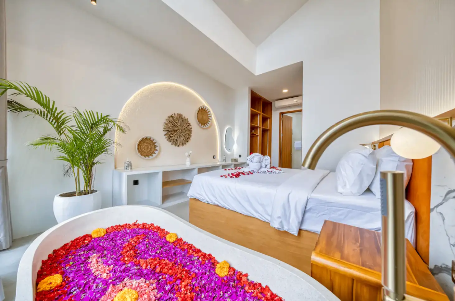 Tropical Charm 2bd Canggu Villa w/ Bathtub in Bedroom | Construction Near, 2-bed villa for rent in Canggu – photo 3 of 15