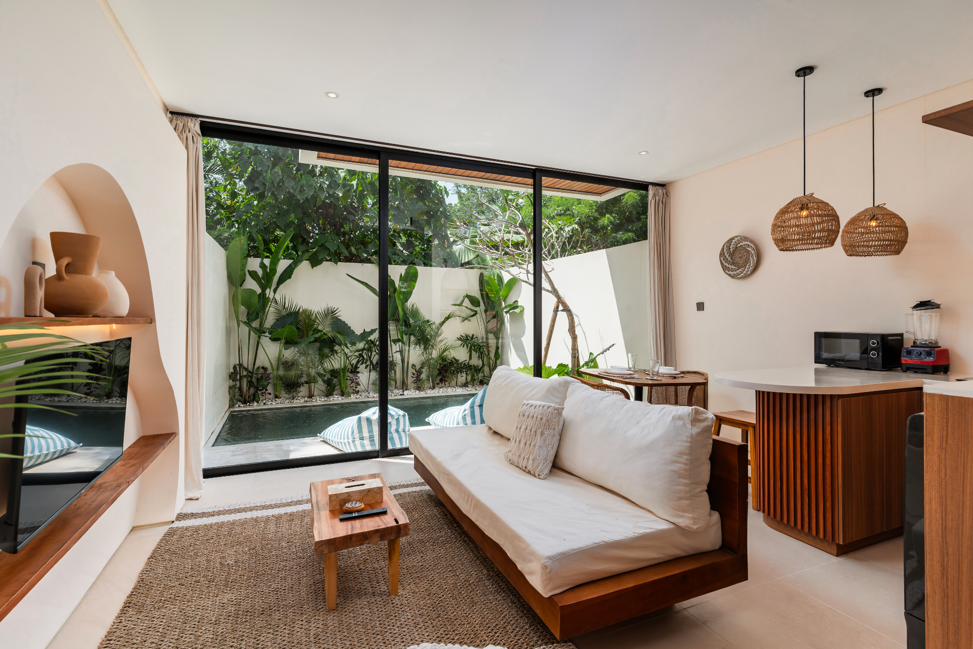 Remote Work 1BR Villa with Private Pool & Enclosed Living - North Canggu, 1-bed villa for rent in Canggu – photo 4 of 15