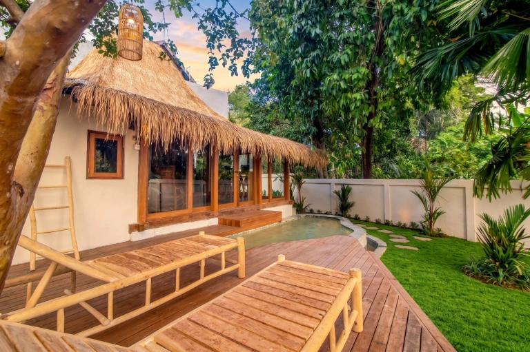 Joglo House - Charming 1-Bedroom Joglo Villa with Private Pool in Kerobokan, 1-bed villa for rent in Canggu – photo 2 of 10