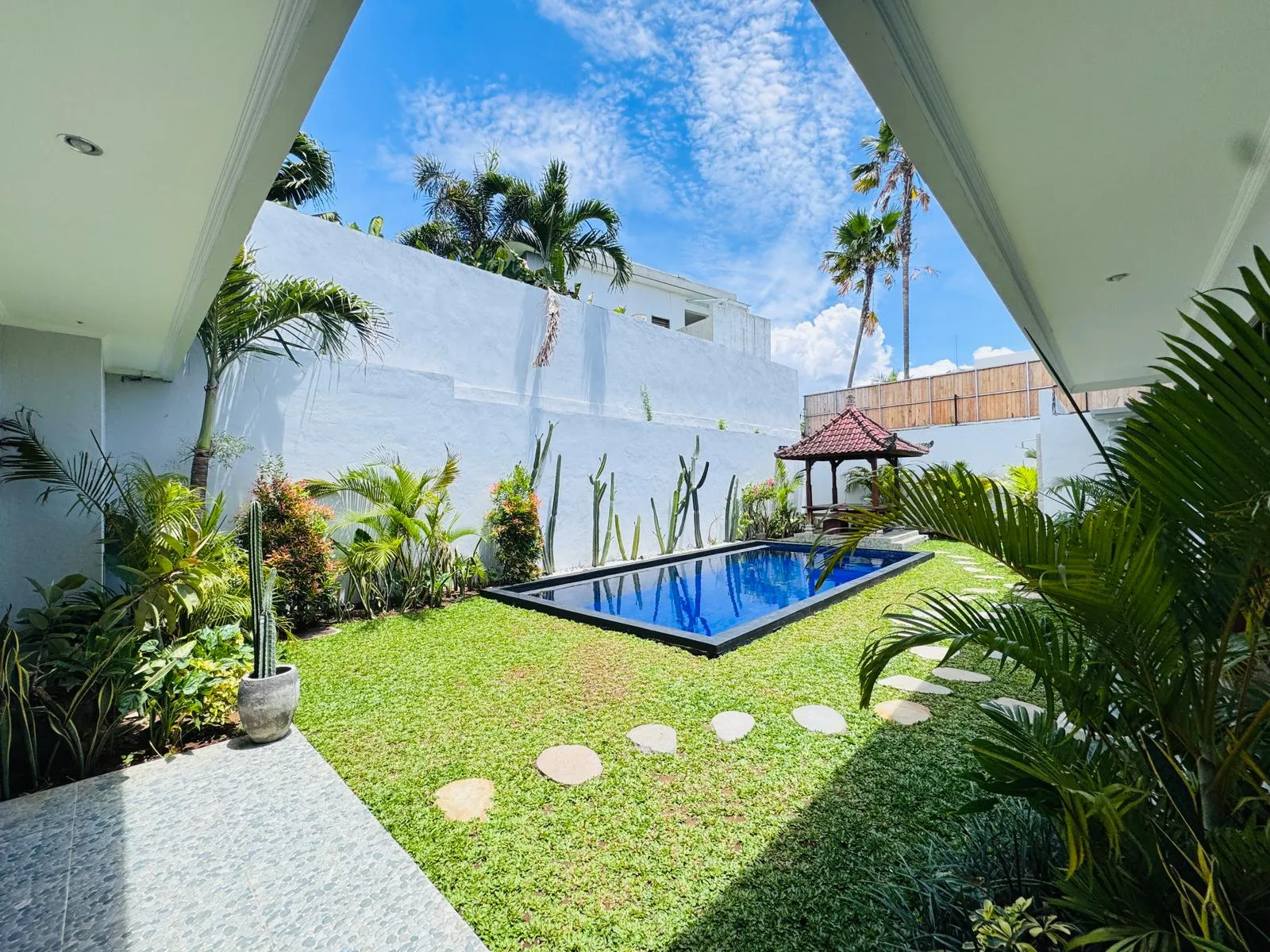 2-bedrooms Villa in Berawa for Yearly Rent, 2-bed villa for rent in Canggu – photo 3 of 15