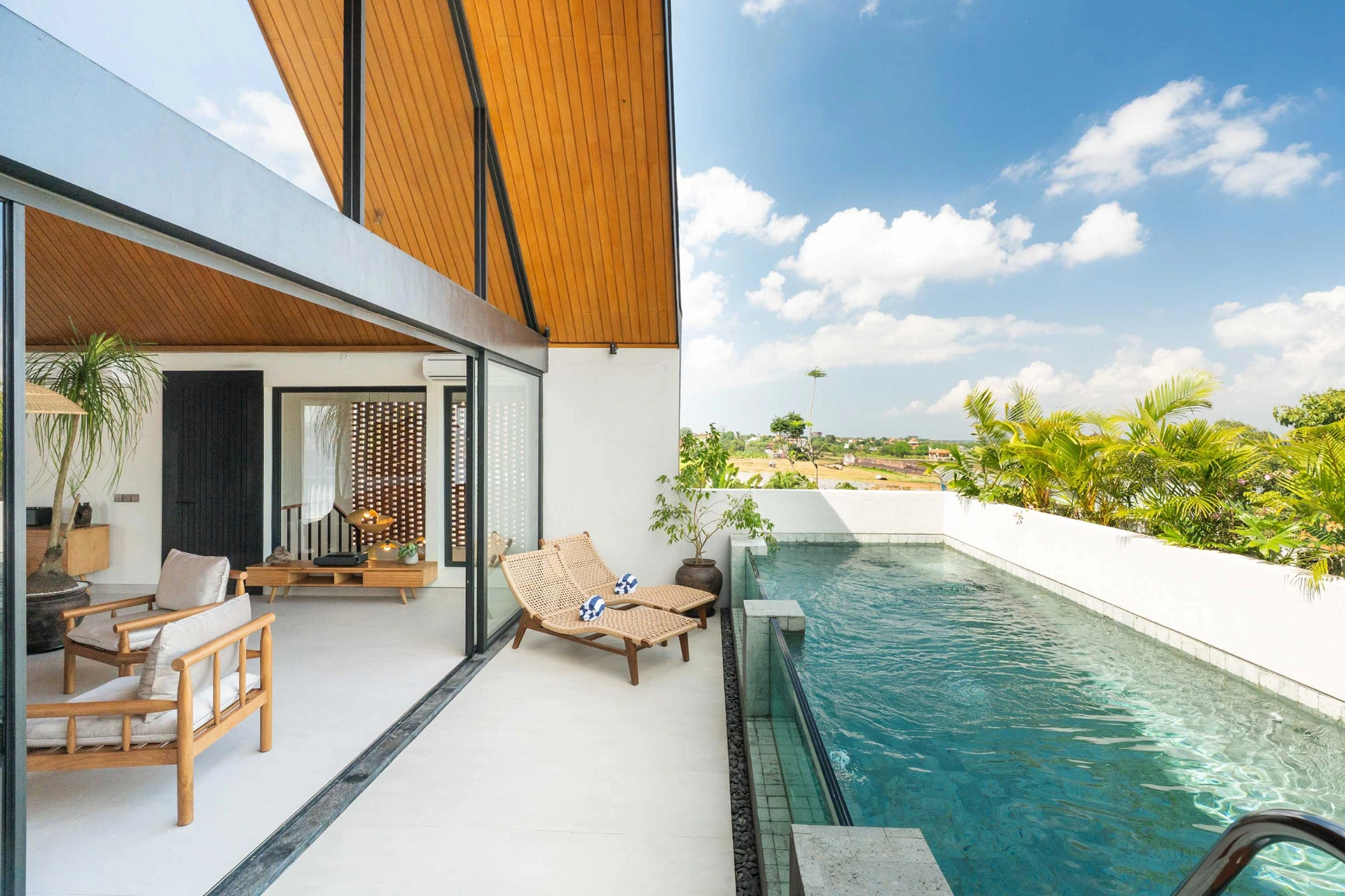 Makia Penthouse : Modern Luxury 1BD Loft Canggu, 1-bed villa for rent in Canggu – photo 3 of 15