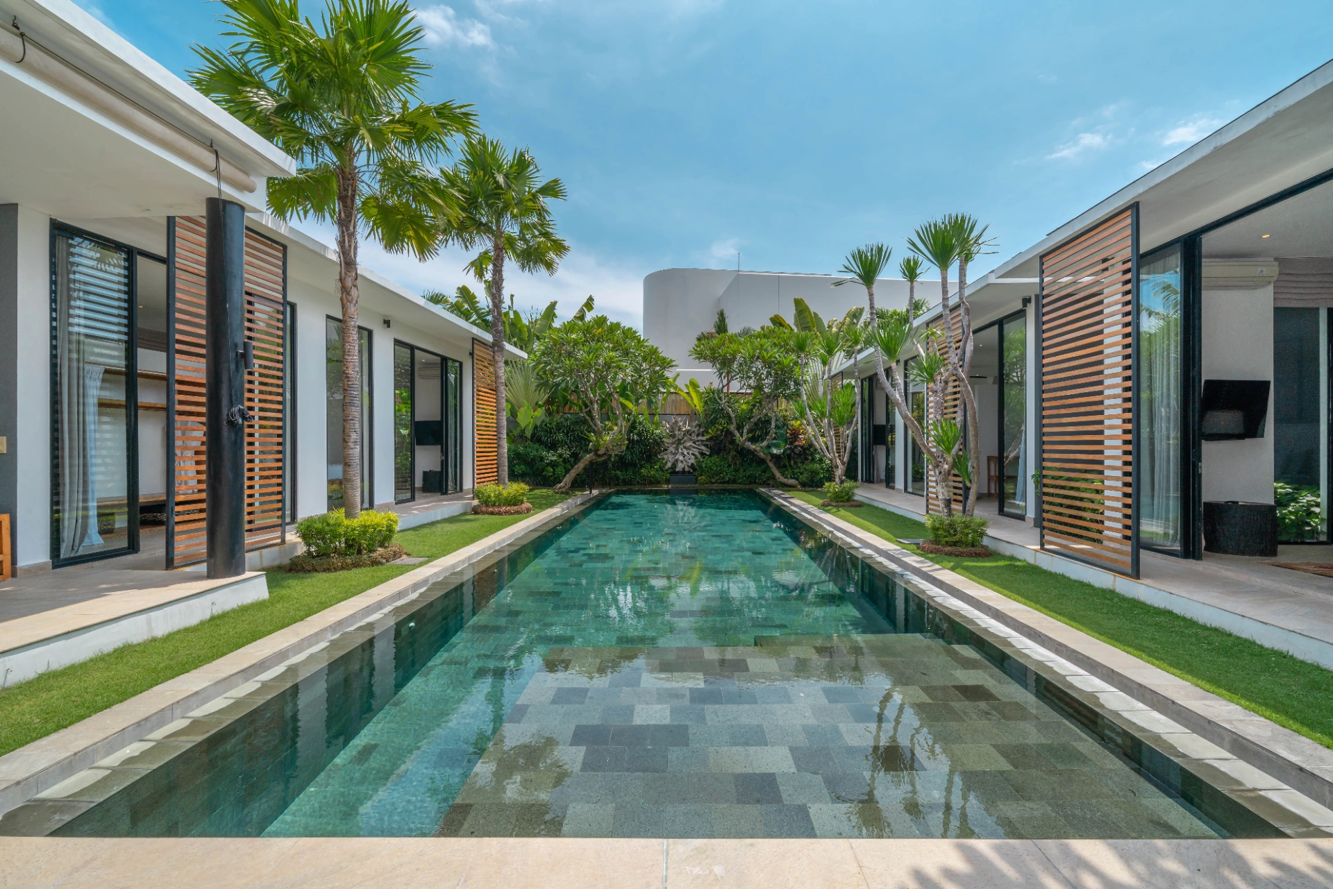 Vida Mira - Elegant 4BR Beachside Villa in Canggu, 4-bed villa for rent in Canggu – photo 2 of 15