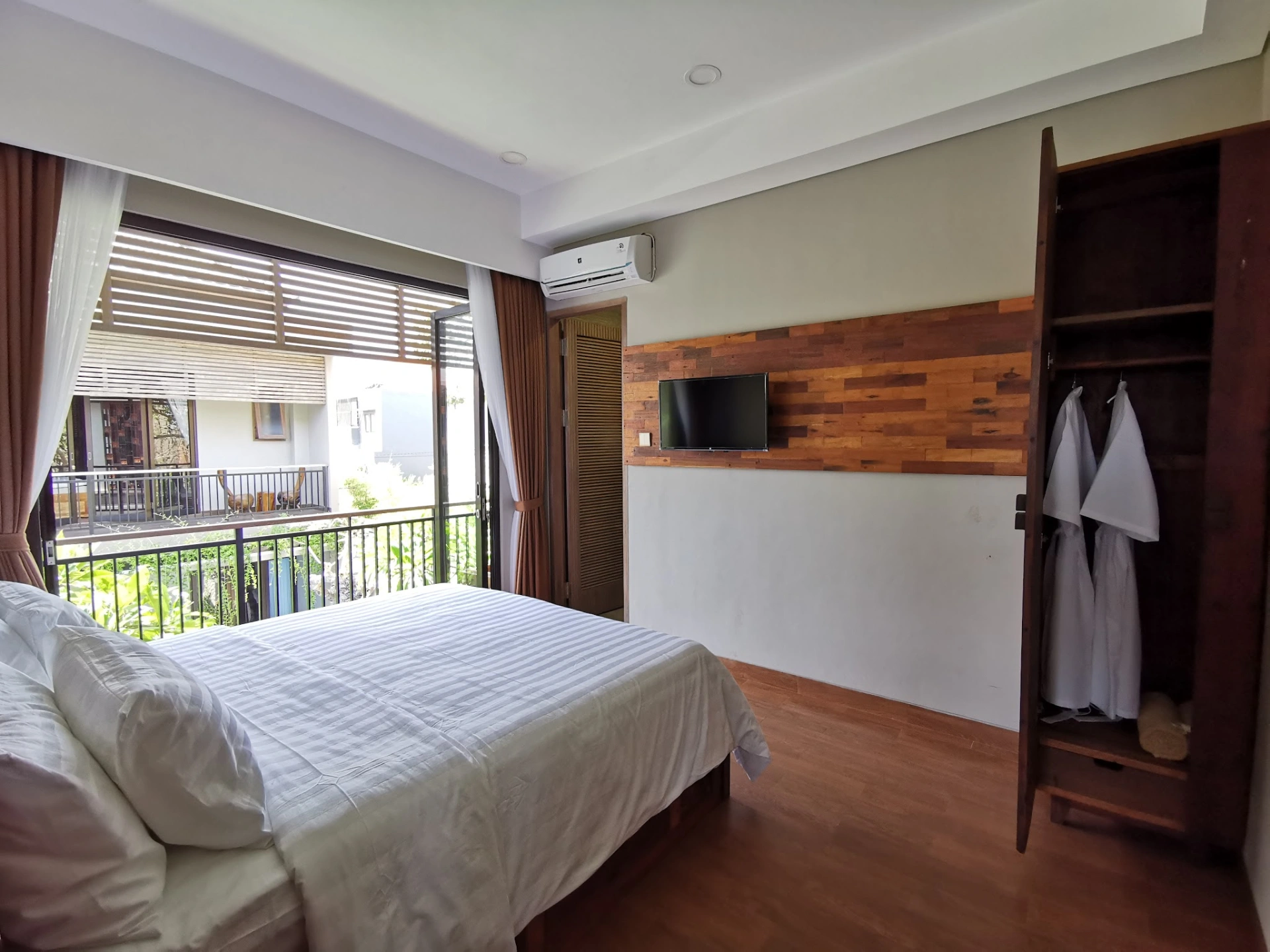2 Villas with 6 BR - Taman Mumbul Nusa Dua, 6-bed villa for rent in Nusa Dua – photo 8 of 15