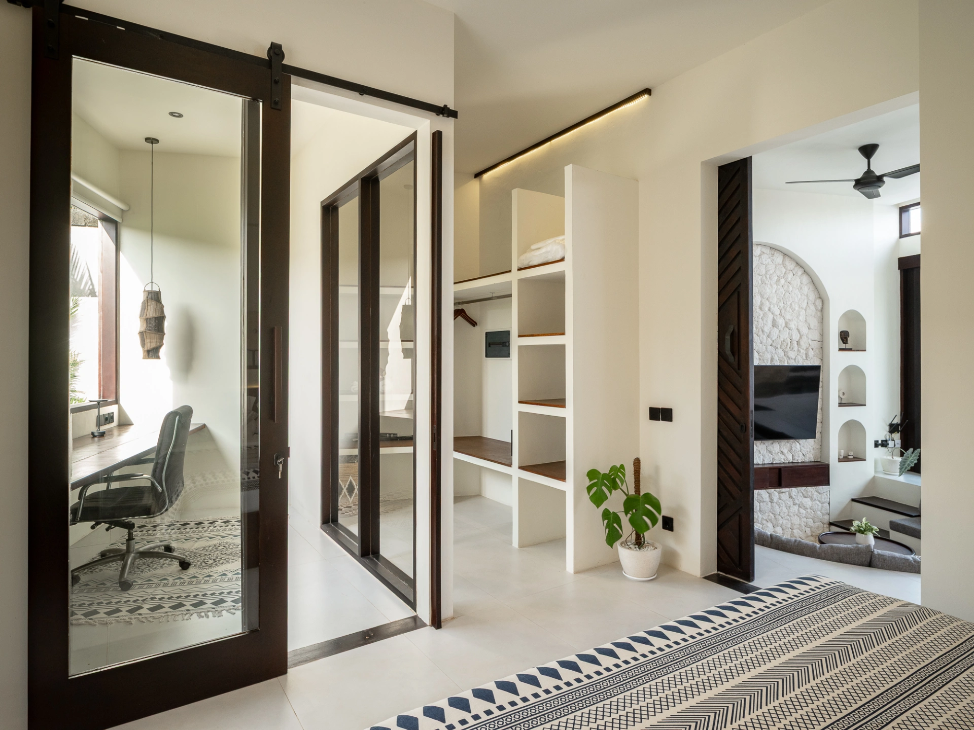 Casa Mi - Modern 1-Bedroom Villa with Working space Walking Distance to Beach, 1-bed villa for rent in Seseh – photo 6 of 15