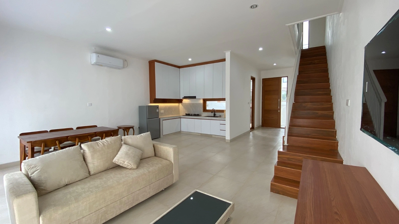 2Bedrooms Villa in Kesambi, 2-bed villa for rent in Seminyak – photo 6 of 13