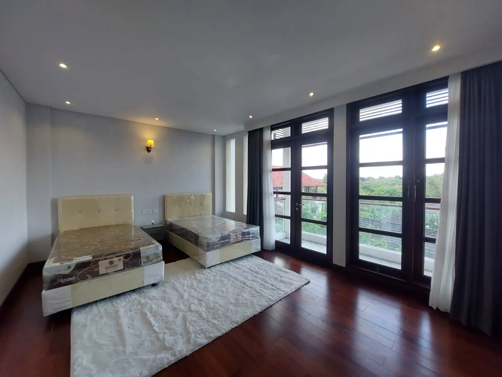 Modern 3BR Villa w/ Rooftop Bar, Home Gym, and Office, 4-bed villa for rent in Canggu – photo 7 of 10
