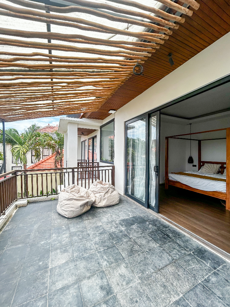 3 Bedrooms Villa in Canggu - 6 Minutes to Berawa Beach, 3-bed villa for rent in Canggu – photo 5 of 15