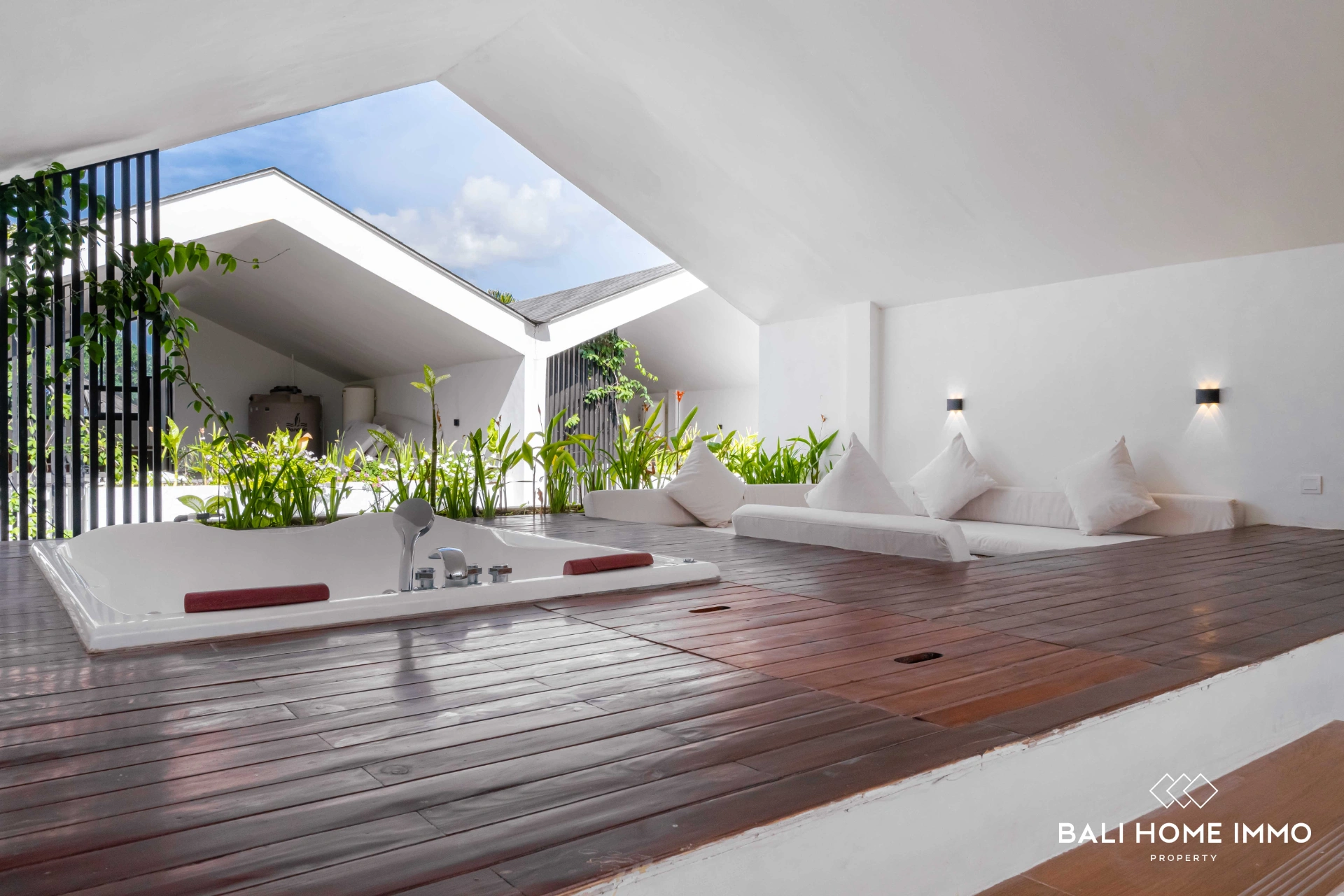 Modern 2 Bedroom Villa Near Nelayan Beach Canggu, 2-bed villa for rent in Canggu – photo 9 of 9