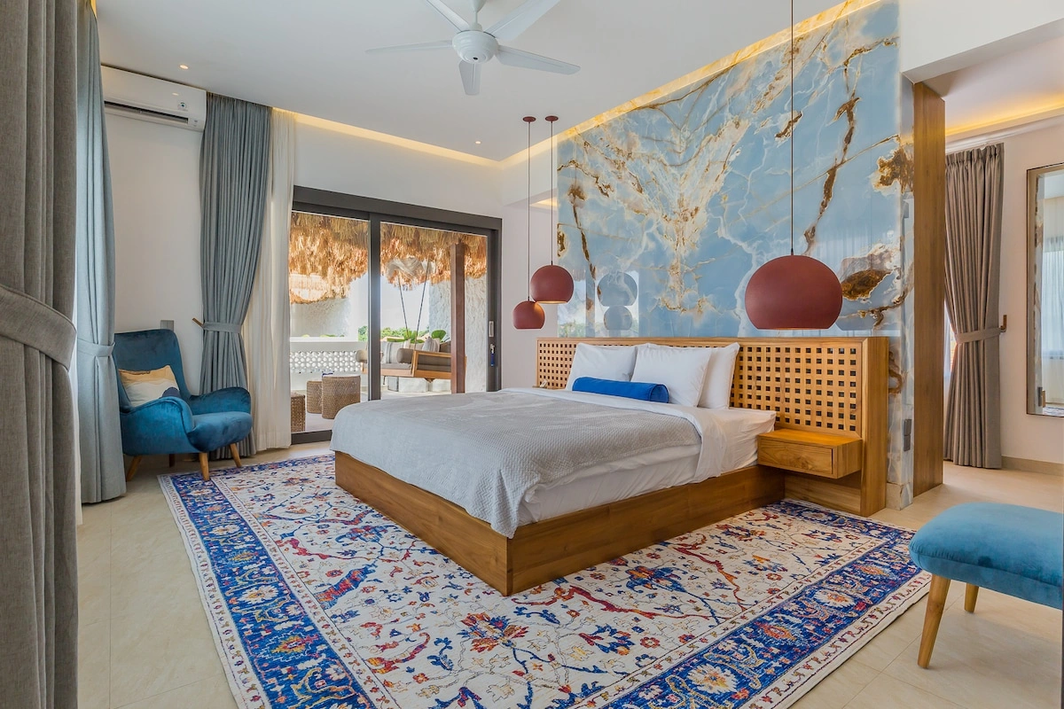 Luxury 3BR Villa in Umalas| Bespoke Design, Private Pool & Serene Blue View, 3-bed villa for rent in Canggu – photo 3 of 15