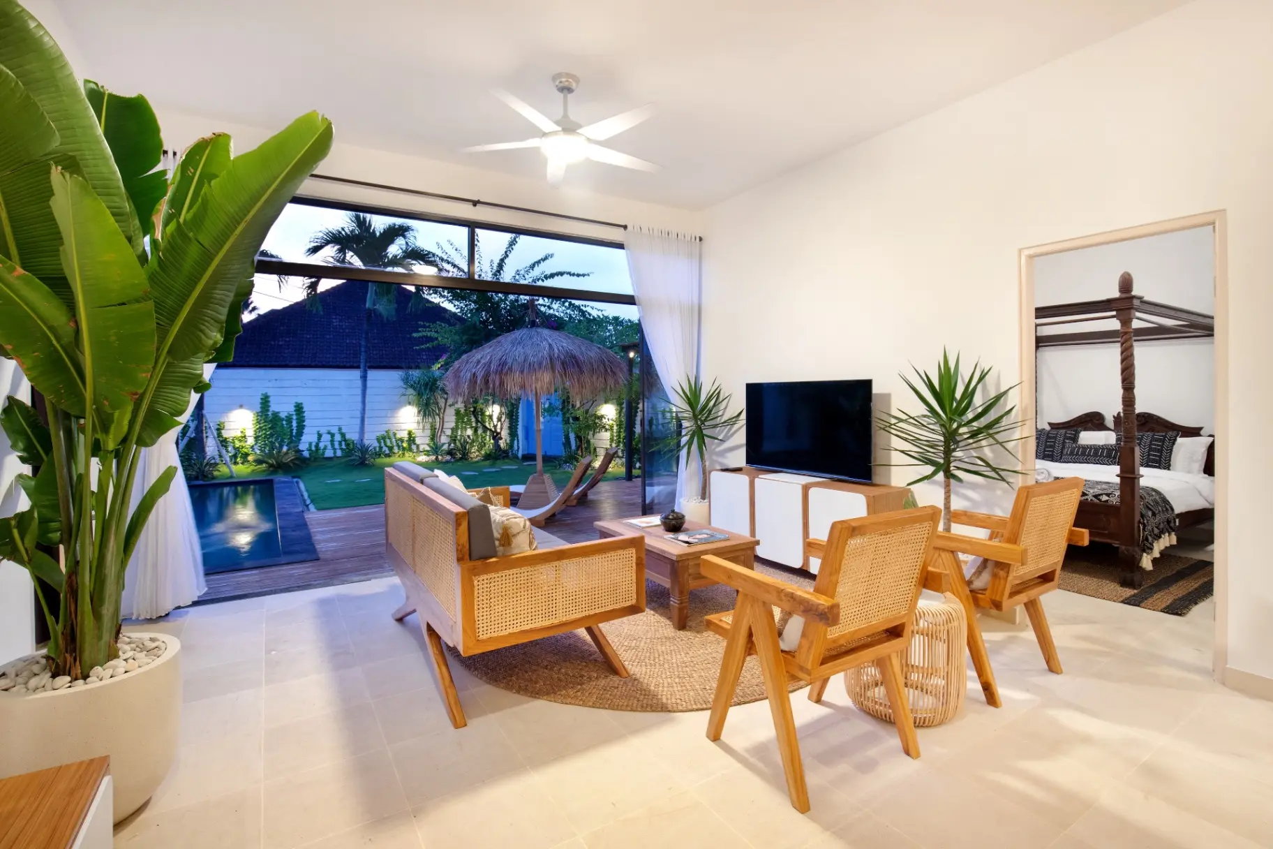 3 Bedrooms Umalas Satu Beautiful Lux Design, 3-bed villa for rent in Seminyak – photo 12 of 15