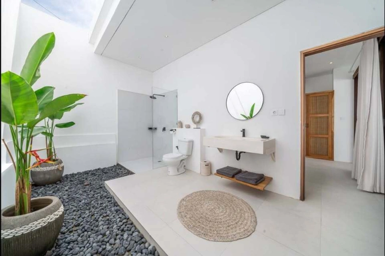 Beautifully Designed Tropical Villa in the Heart of Berawa, 2-bed villa for rent in Canggu – photo 13 of 15