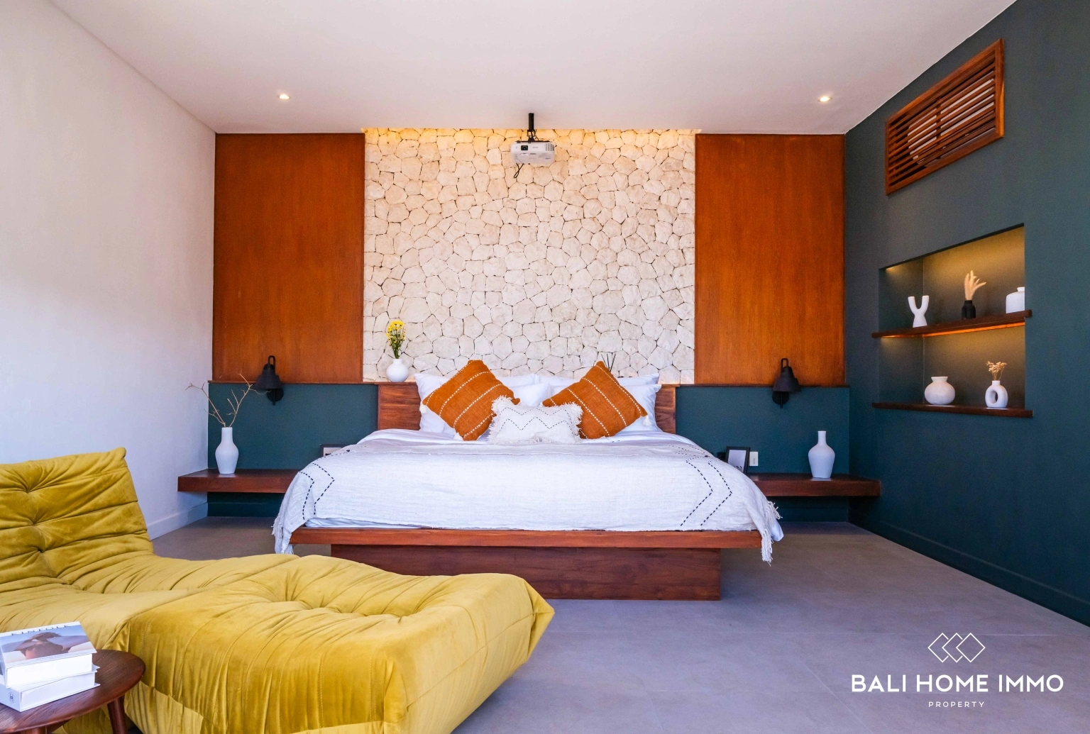 Brand new 3 bedroom villa in the heart of Berawa, 3-bed villa for rent in Canggu – photo 12 of 15