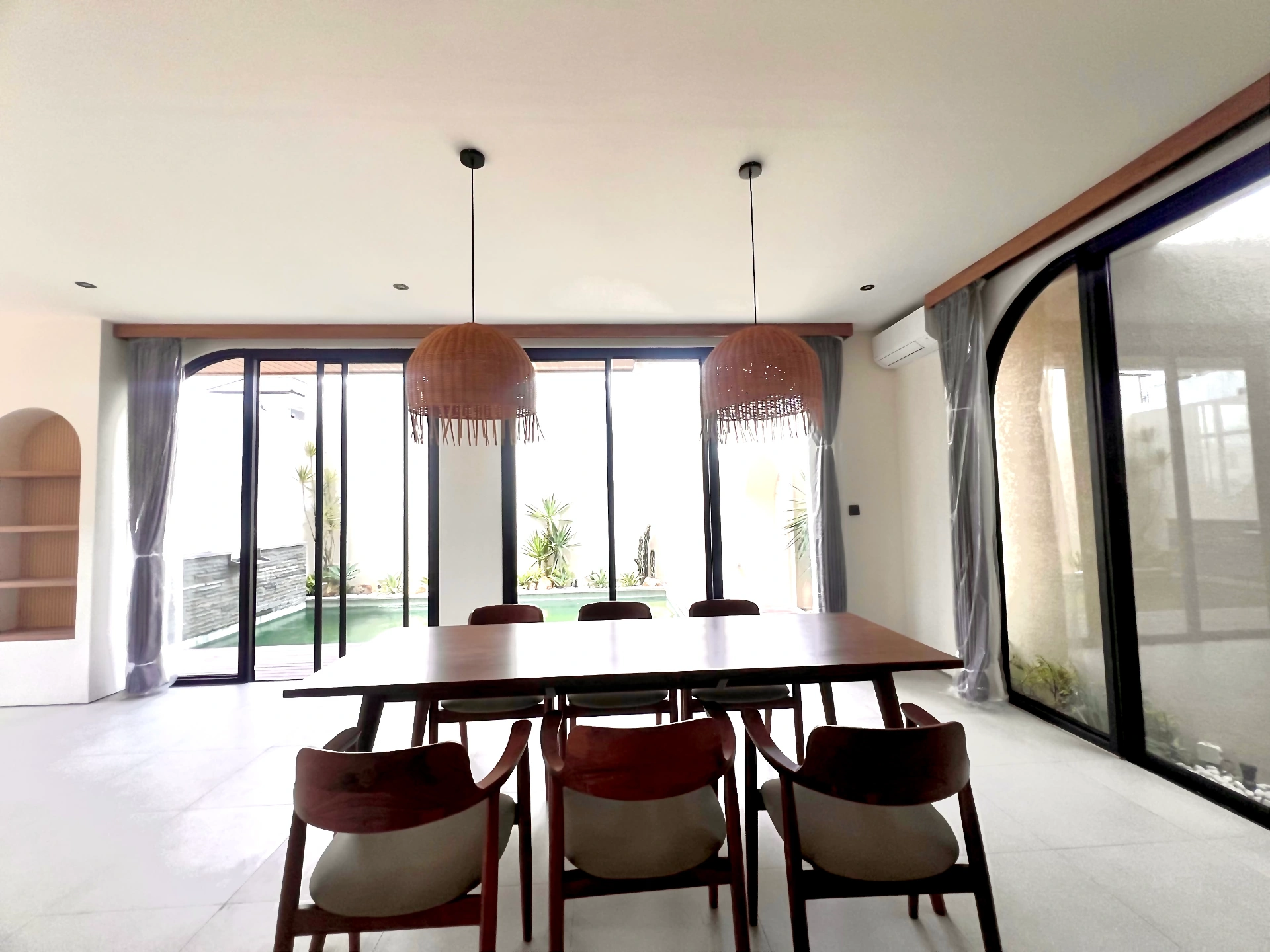Brand New 2 Bedrooms Villa 2 Minutes Away to Cemagi Beach, 2-bed villa for rent in Seseh – photo 11 of 15