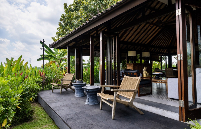 Private 4-Bedroom Villa in Kaba-Kaba, Bali | Quiet, luxurious living, 4-bed villa for rent in Seseh – photo 7 of 15