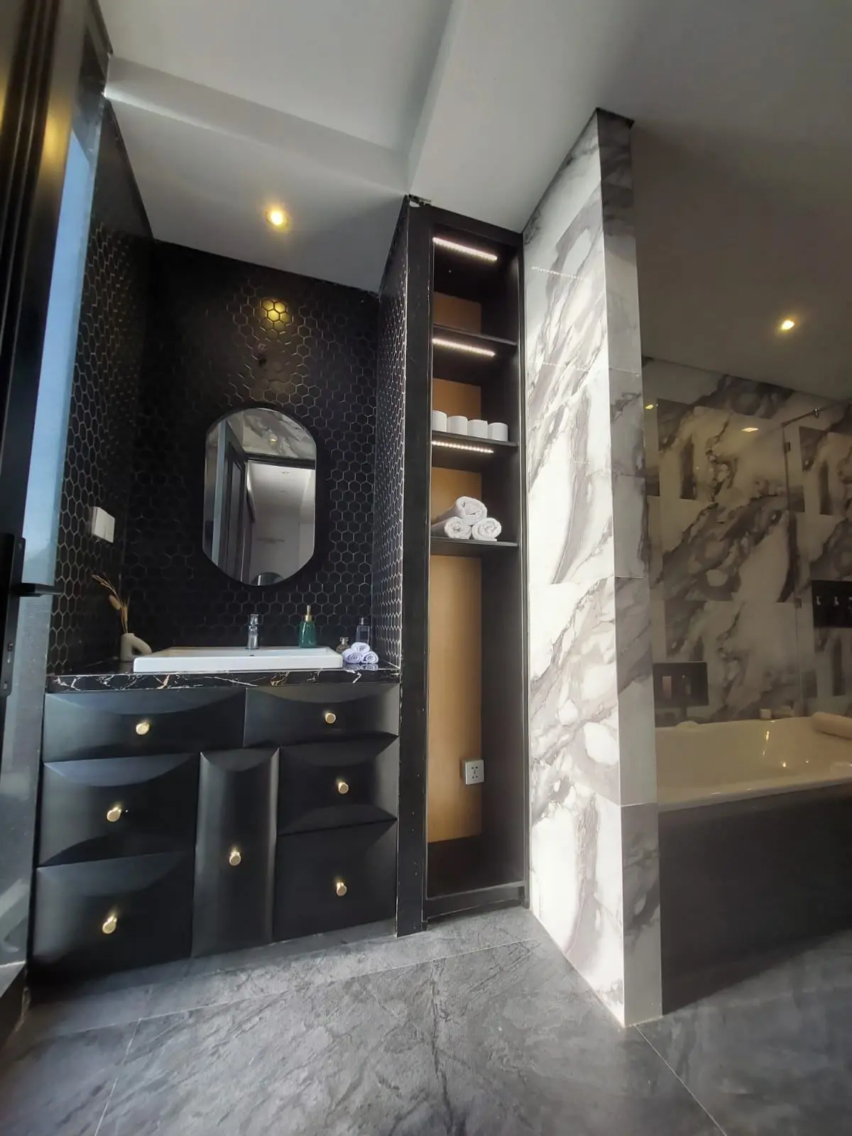 Modern 3BR Villa w/ Rooftop Bar, Home Gym, and Office, 4-bed villa for rent in Canggu – photo 9 of 10