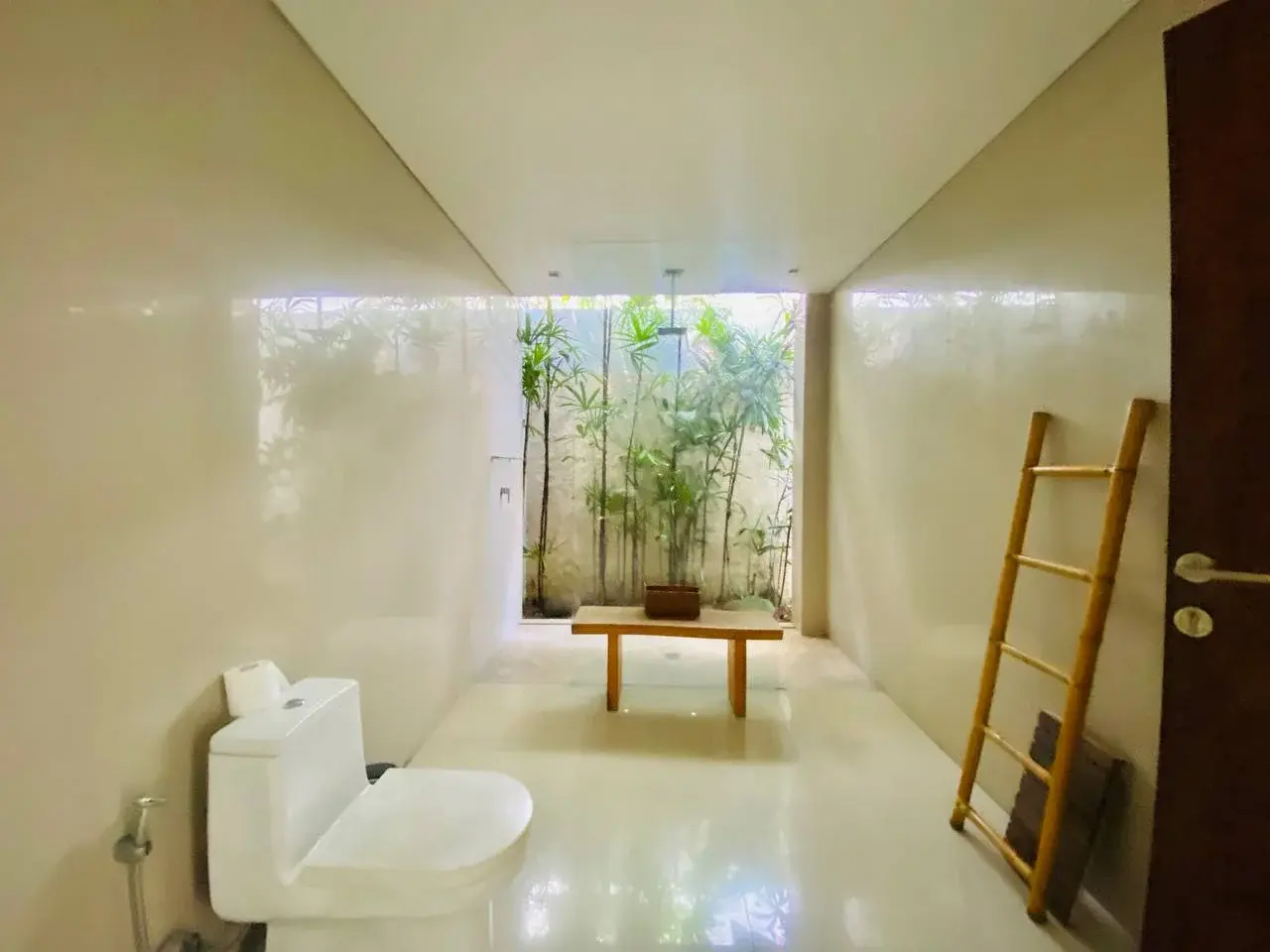 3 Bedrooms Brand New Villa in Berawa, 3-bed villa for rent in Canggu – photo 7 of 15