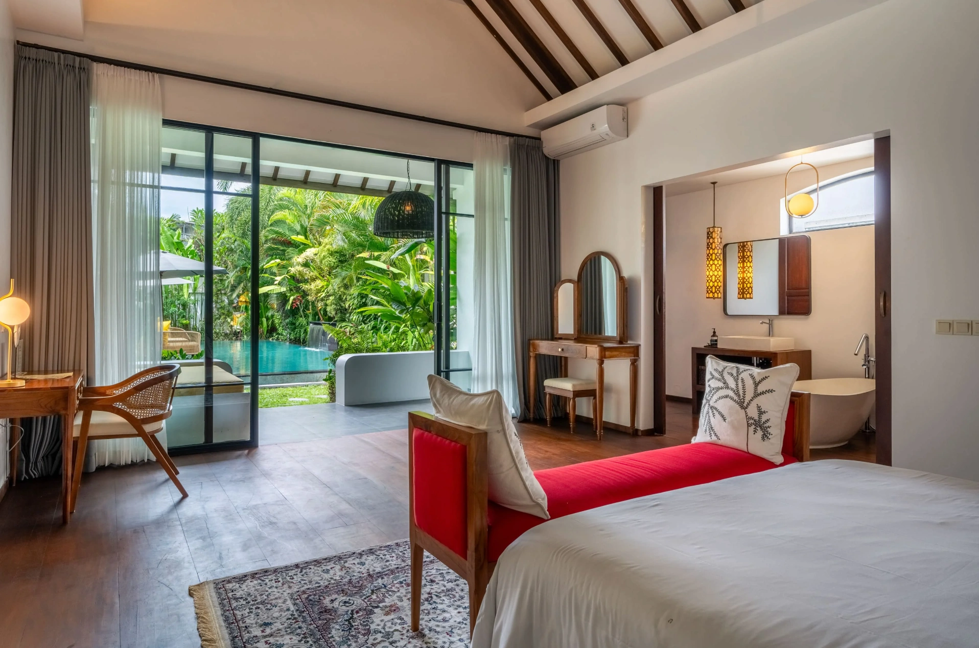 Stunning Tropical 4BR Villa Just 650 Meters from Pererenan Beach, 4-bed villa for rent in Pererenan – photo 8 of 9