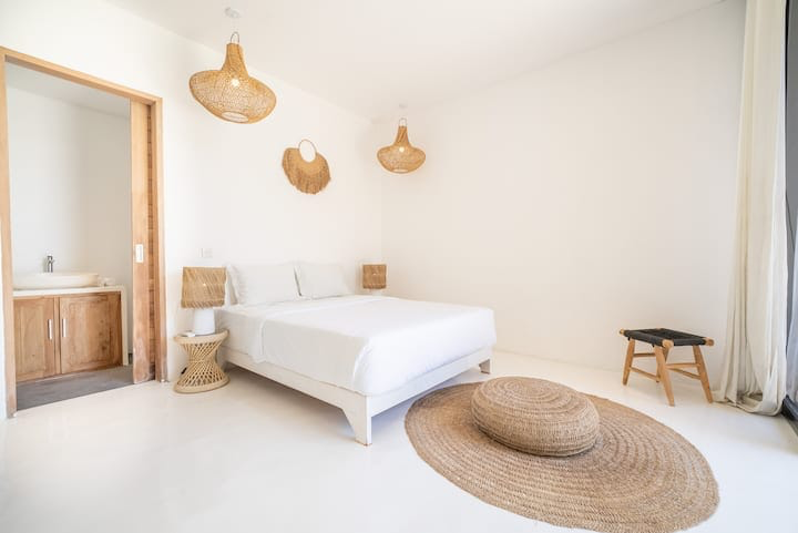 Villa For Rent 5 Bed In Umalas,Kerobokan Bali, 5-bed villa for rent in Canggu – photo 5 of 15