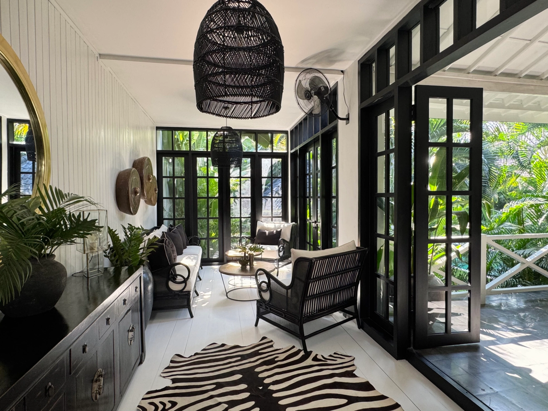 Villa Suwa - Spacious 4BR Villa with Lush Tropical Garden in Prime Location, 4-bed villa for rent in Canggu – photo 9 of 15