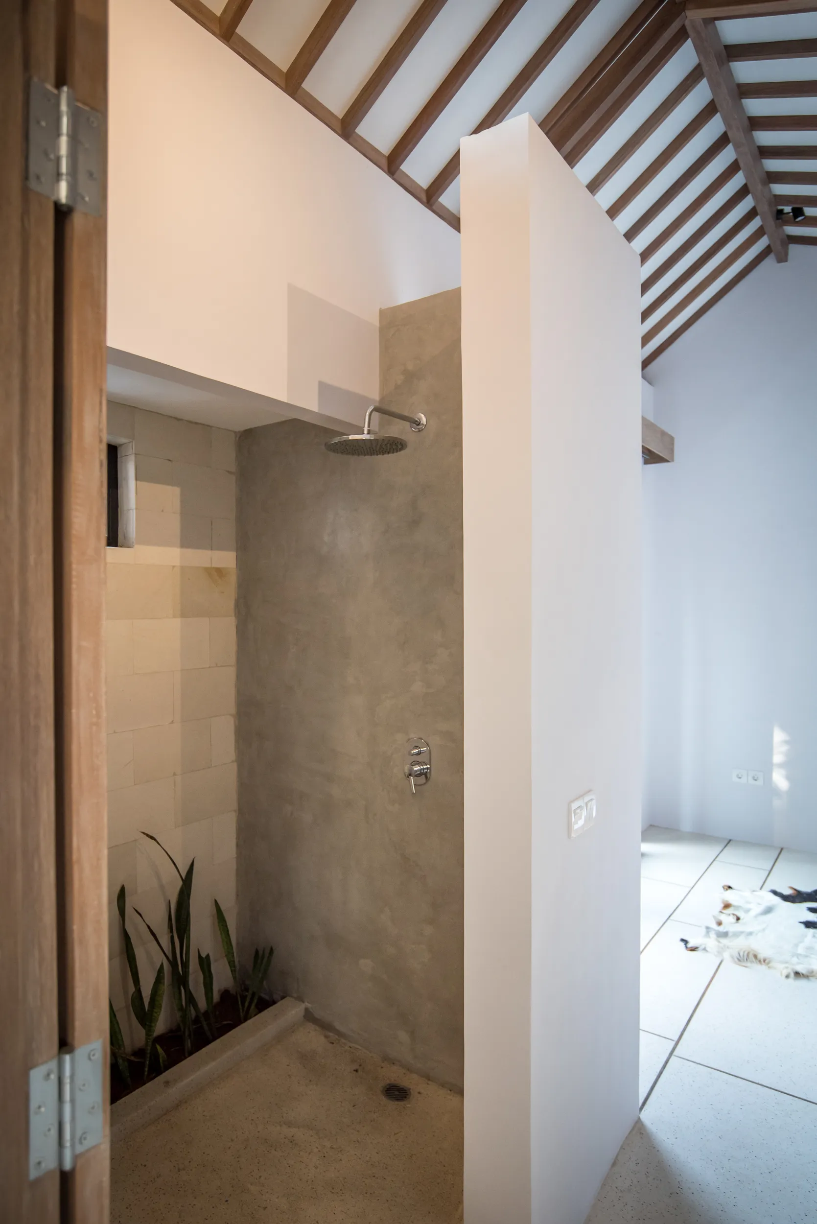 Stylish 2BR Modern Tropical Villa w/ Mezzanine & Private Pool, 2-bed villa for rent in Canggu – photo 12 of 15