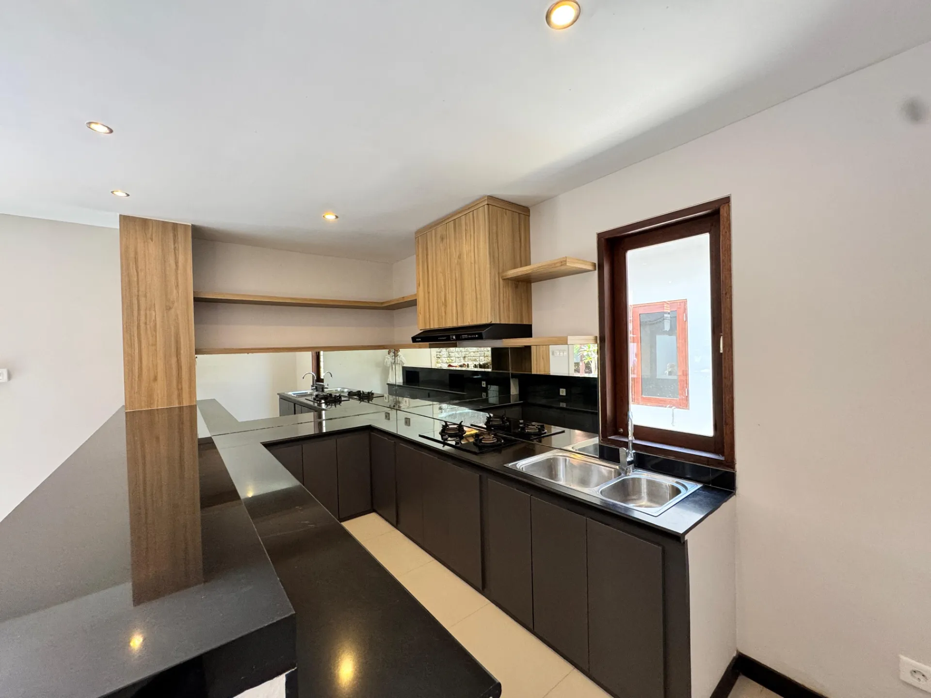 3BR Villa for Rent at Semer Kerobokan, 3-bed villa for rent in Canggu – photo 4 of 15