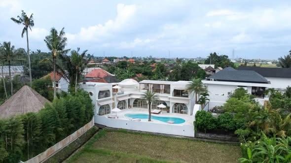 5-bed villa for rent in Tabanan