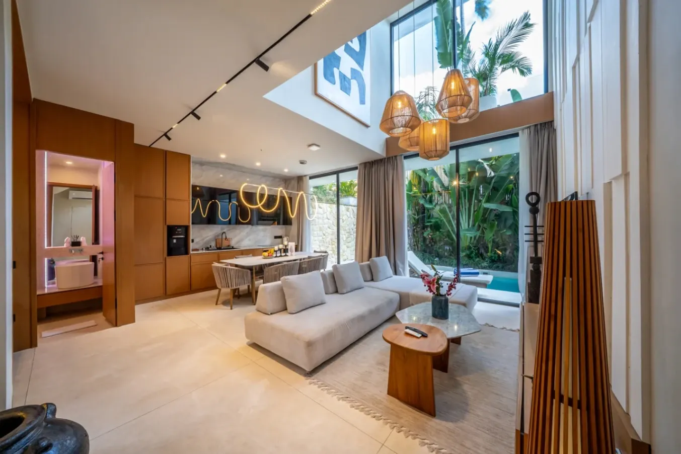 2 Bedroom Luxury Villa in Canggu Padonan, 2-bed villa for rent in Canggu – photo 2 of 15