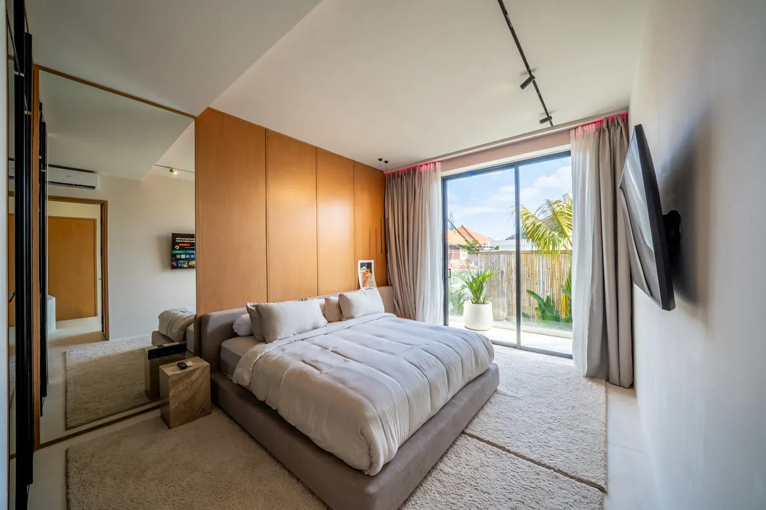 2 Bedroom Luxury Villa in Canggu Padonan, 2-bed villa for rent in Canggu – photo 3 of 15
