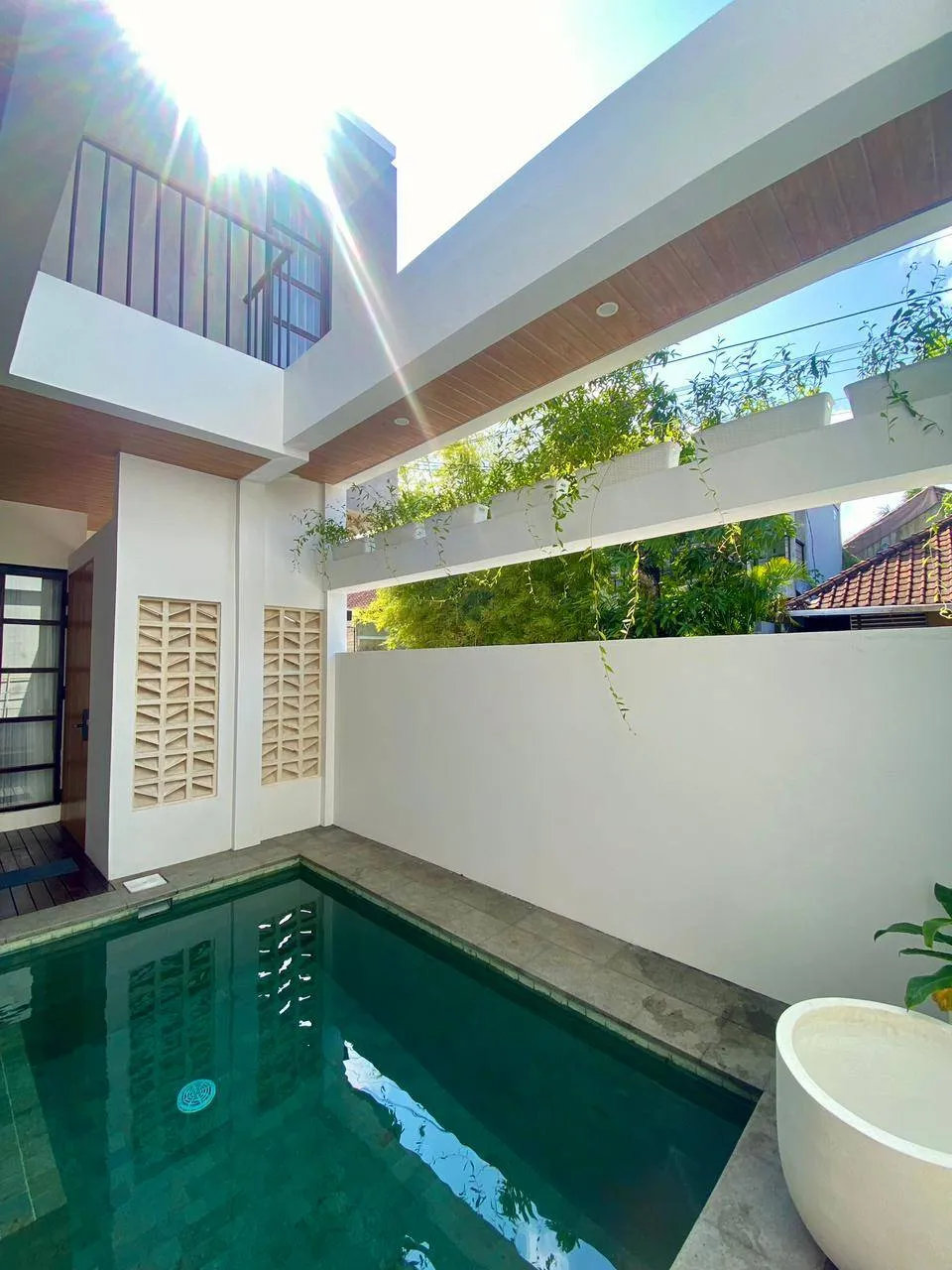 4BR Modern Villa at Berawa with Rooftop, 4-bed villa for rent in Canggu – photo 2 of 15