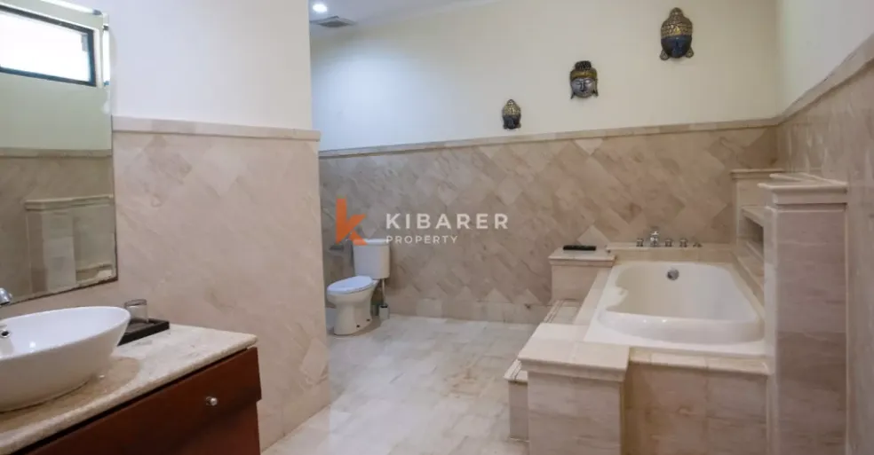 Touch Tropical Four-Bedrooms Open Living Villa in Jimbaran, 4-bed villa for rent in Uluwatu – photo 10 of 10