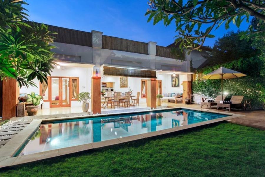 2-bed villa for rent in Seminyak